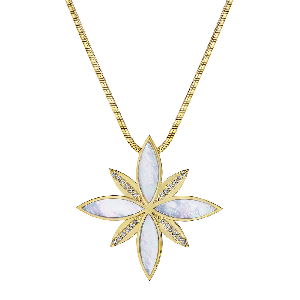 Yellow gold, mother of pearl and brilliant diamonds necklace