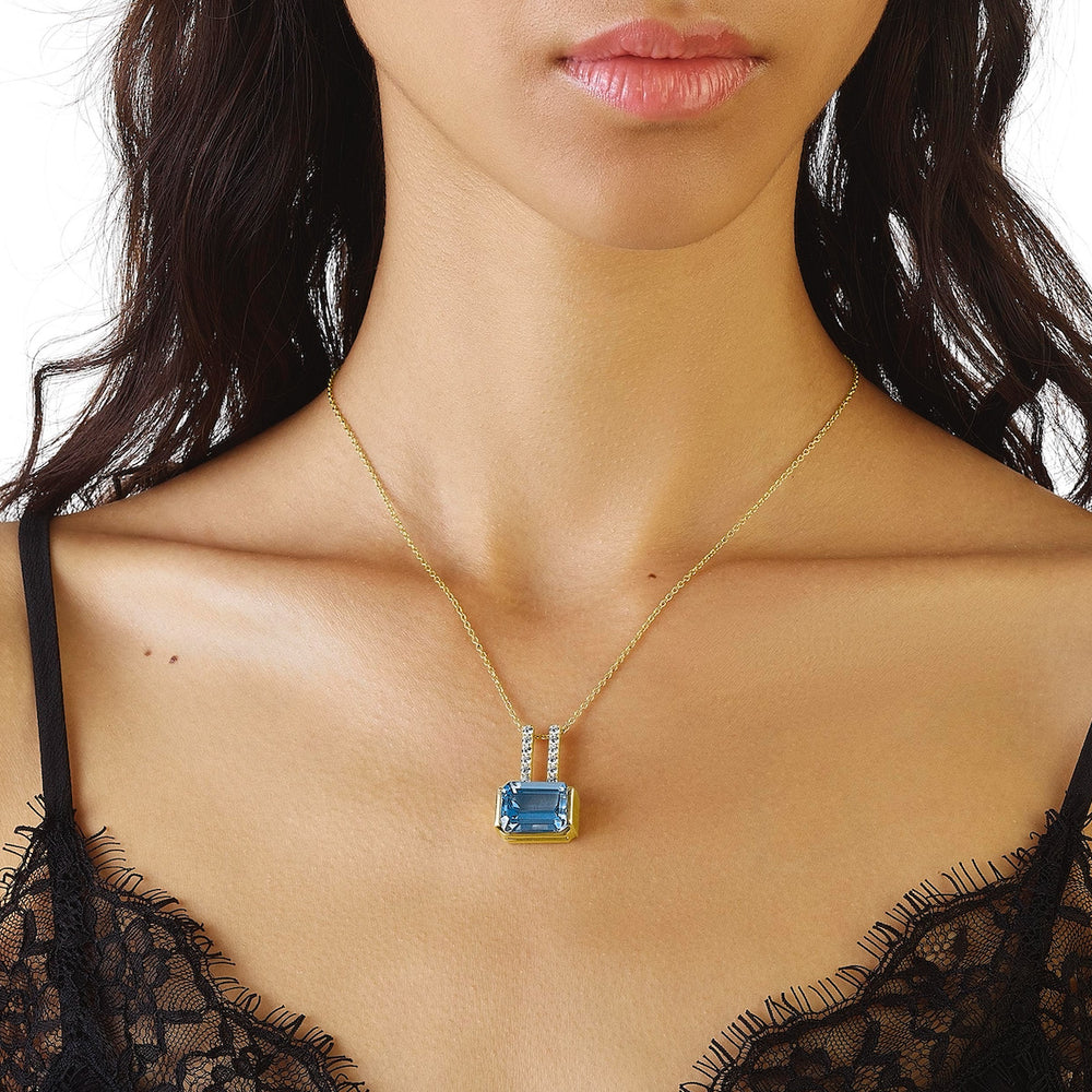 Yellow gold, blue topaz and brilliant diamonds necklace
