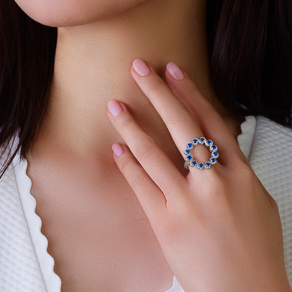 White gold, blue sapphires and brilliant diamonds ring